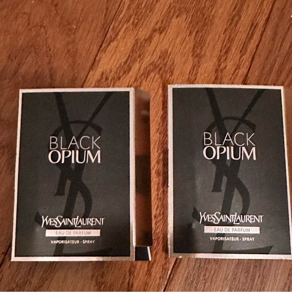 YVES SAINT LAURENT‎ Black Opium set of 2 Sample Size NEW - Picture 1 of 4